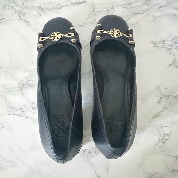 Tory Burch Navy Leather Gold Logo Hardware Low Block Heel women’s Size 7 - Picture 8 of 12